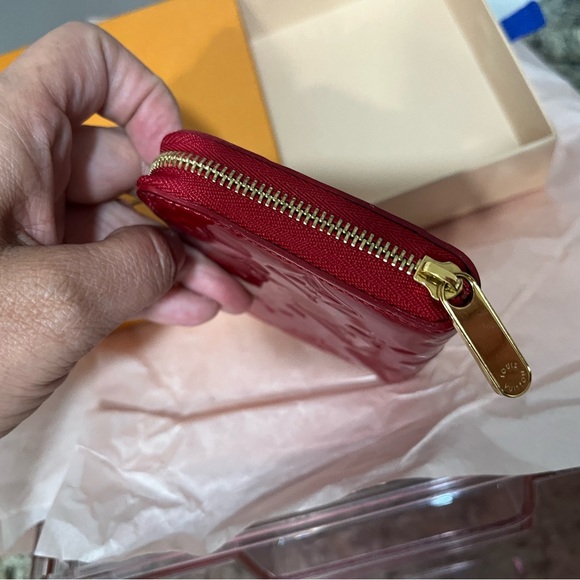 Louis Vuitton patent small compact zippy wallet - Picture 4 of 7